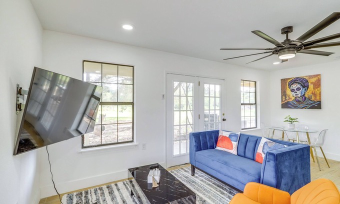 Hempstead House | 11 Mi to Golf: Home w/Fishing Pond in Hempstead