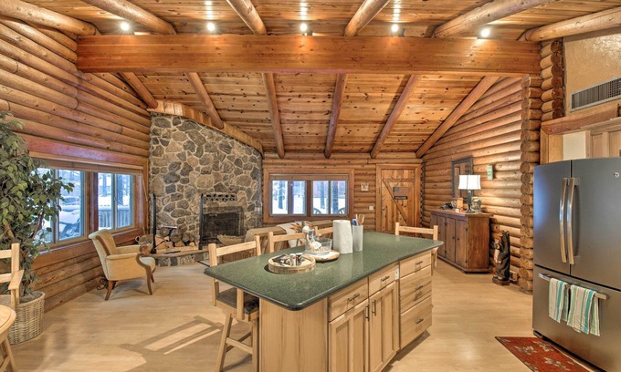 Pinetop Cottage | 11 Mi to Rainbow Lake: Family Home w/Large Yard