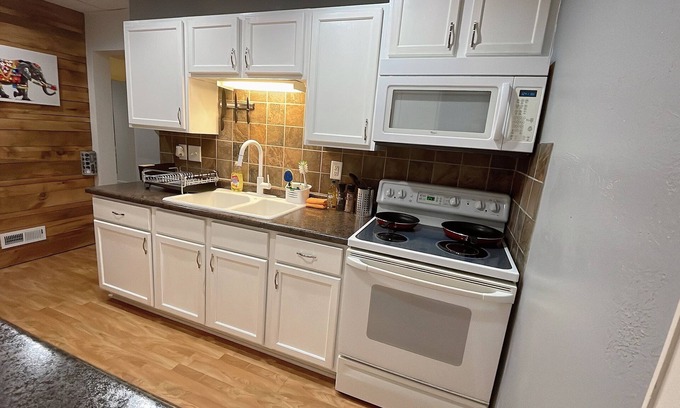 Dubuque Apartment | 1103#201-Charming 2-bedroom apartment with AC, WiFi in brilliant Dubuque