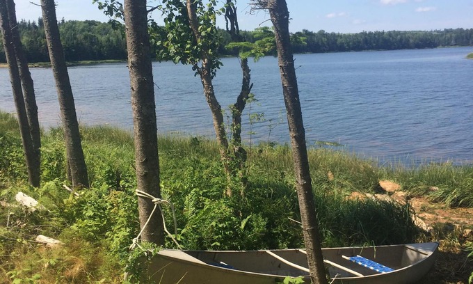 Souris Cottage | 112 waterfront cottage close to beaches w/hot tub