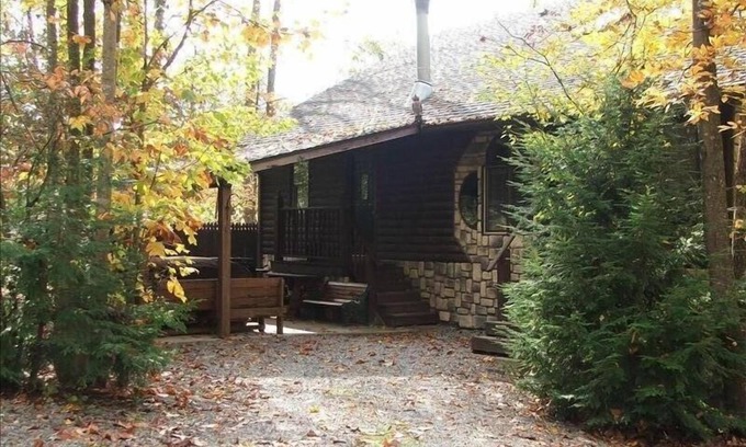 Lansing Cabin | 1163 Milroy Grose Rd. Luxury Cabins-Vacation Home-New River Gorge Bridge Area