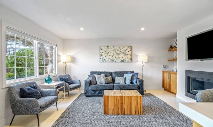 Seaside House | 11th Heaven | Cozy Seaside Home Near Monterey Bay