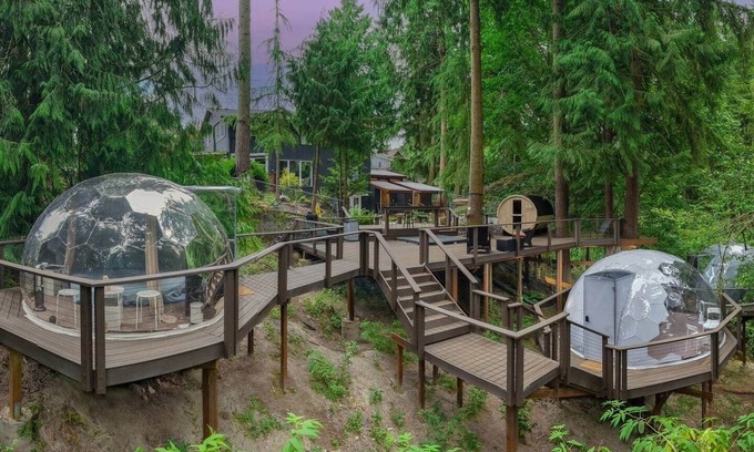 Silver Lake House | 12-Guest·Luxe Glamping Stay w/Hot Tub, Sauna & BBQ