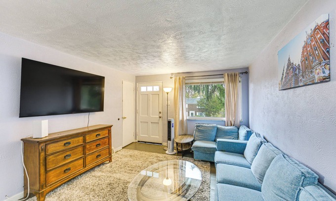 Penn Hills House | 12 Mi to Dtwn: Pittsburgh Home w/In-Unit Laundry!