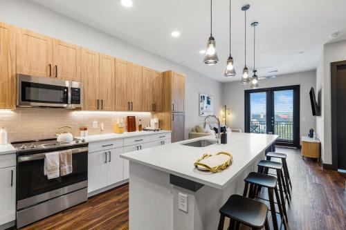 North Burnet Apartment | 12 Min to Downtown with Pool, Balcony and Free Parking
