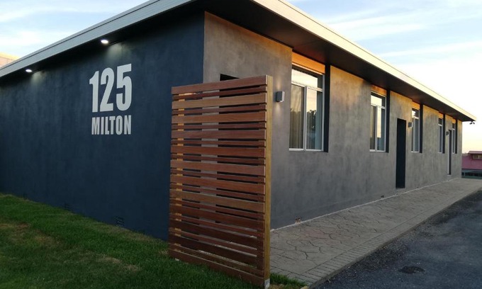Milton Apartment | 125 Milton