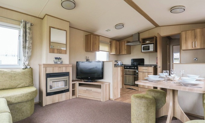 Mynachlogddu House | 12ft-wide caravan with one double with en suite W.