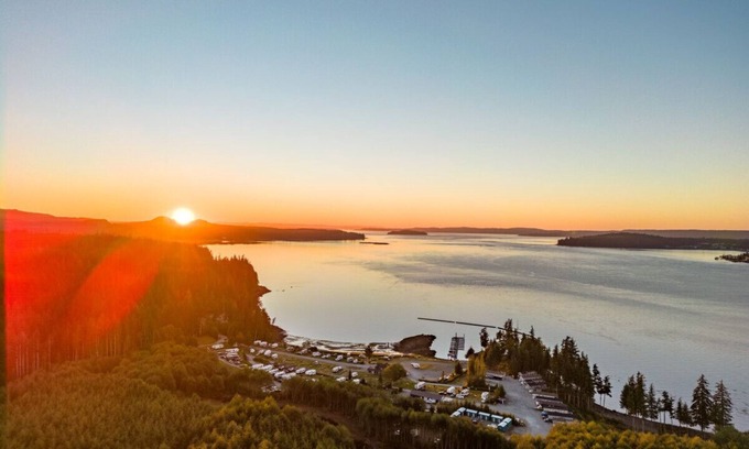 Regional District of Mount Waddington Apartment | 13 - Bothan Mara Cottage