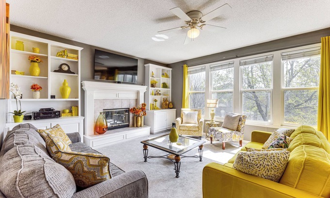 Liberty House | 14 Mi to Kansas City: Group Getaway in Liberty!