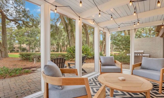 Baynard Oaks House | 145 Harbourwood: Updated villa in Sea Pines Resort on Hilton Head Island, ideal for golf lovers!