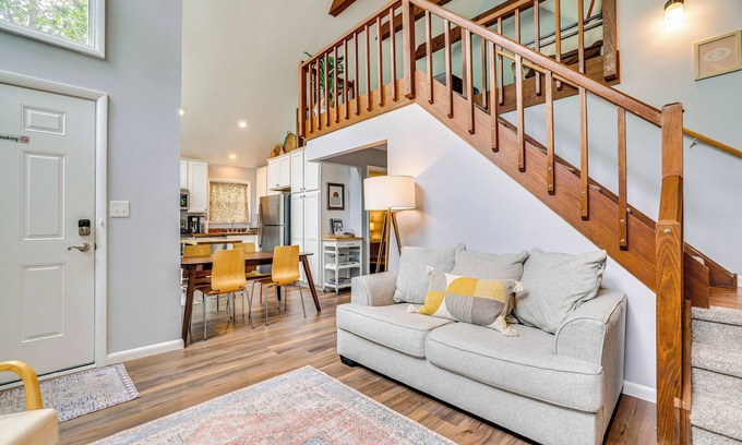 Tobyhanna Cottage | 15 Mi to Ski Resort: Home w/Fire Pit in Tobyhanna