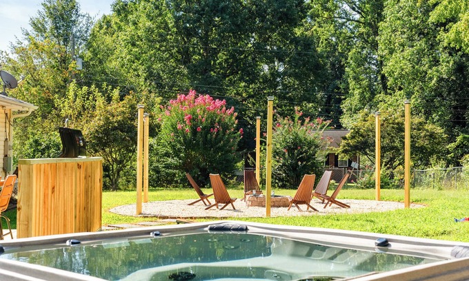 Wade Hampton House | 15 min to GVL - Hot Tub - Sauna - Games - Firepit - EV Charger - Workout Area