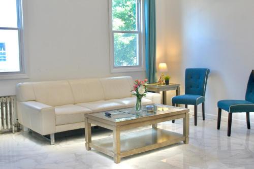 Queens Apartment | 15 Minutes From Manhattan 2-Bedroom Apartment in LIC Astoria Queens