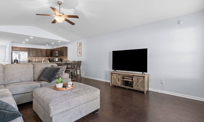 Lexington House | 15 Minutes to the horse park! Cozy 3 Bed, 2 Bath stay