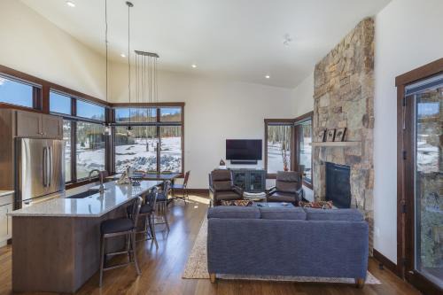 Silverthorne House | 15 W Benjamin Lane by Summit County Mountain Retreats