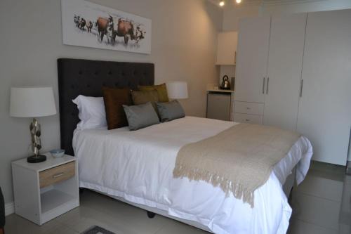 Woodmead House | 15 Woodmead Suites