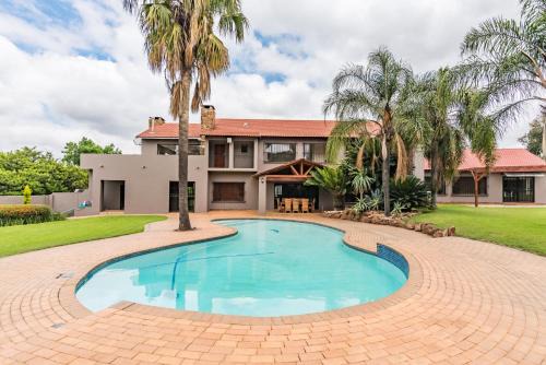 Greater Johannesburg Metropolitan Area Cabin | 150 Jacaranda Guesthouse