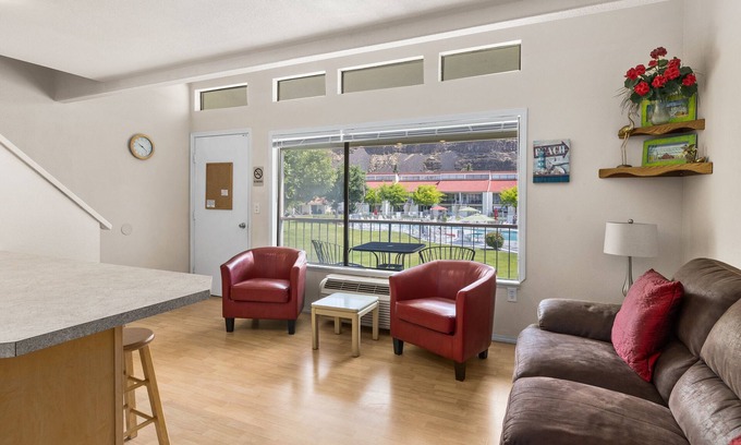 Quincy Condo | #156 Condo near large pool & shuttle to Gorge Amp-book separately