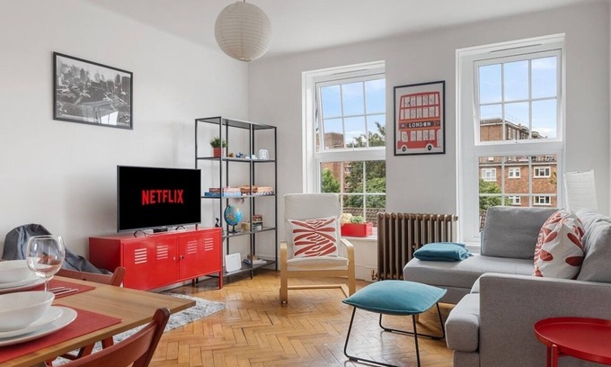 Stepney Green Apartment | 15min to Tower Bridge! | Amazing Transport Links!