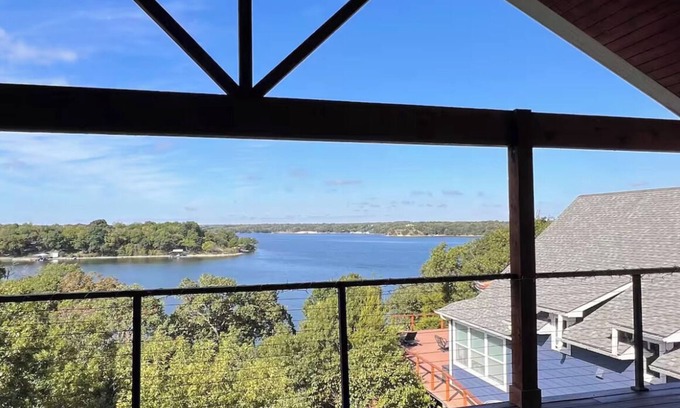Gainesville House | 15min to Winstar Casino-Lakehouse Retreat, Gorgeous views w/path to the lake