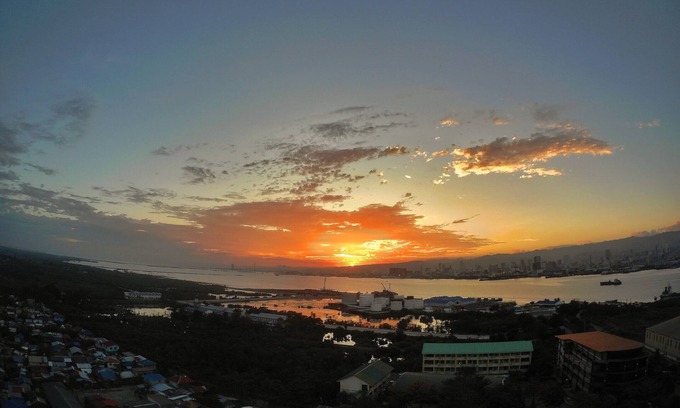 Lapu-Lapu Condo | 15th Fl view, w/Netflix, hot shower, &pool access
