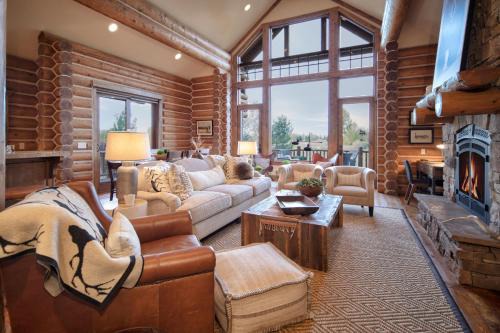 Victor House | 16 Blackfoot Trail