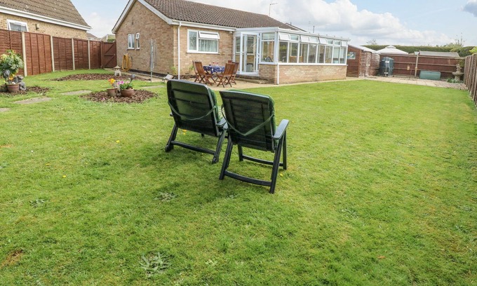 Stalham House | 16 HERON GARDENS, pet friendly, with a garden in Stalham