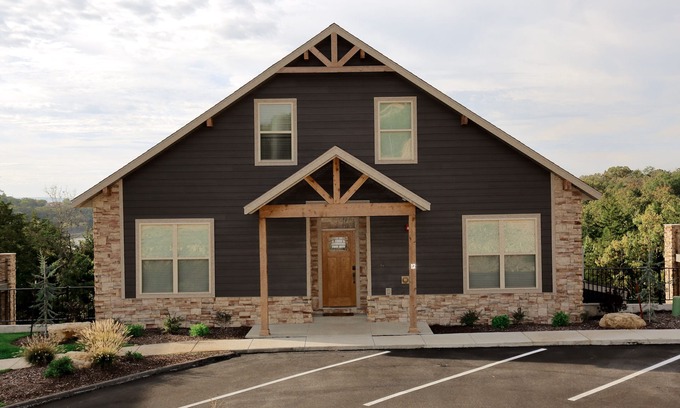 Indian Point House | #17 - 7 Bedroom (Antlers Resort)