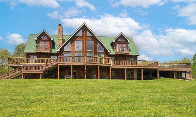 Fairview Cabin | 18-Acre Hideaway: Hot Tub