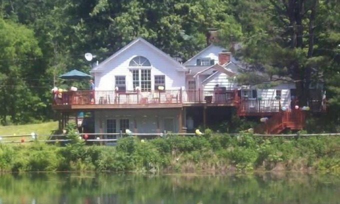 Hollowville House | 1805 House Bed and Breakfast