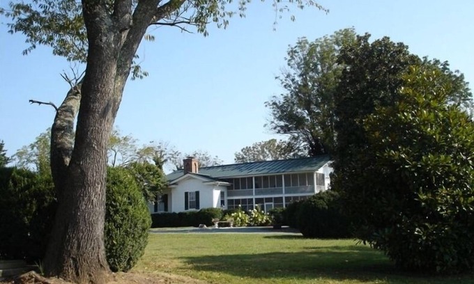 Gordonsville House | 1856 Manor House on 600-Acre Working Horse/Cattle Estate
