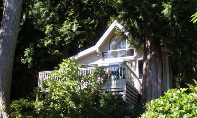 Greenbank House | 186 - 4 B's Coastal Cabin: 1 BR, 1 BA House in Greenbank, Sleeps 6