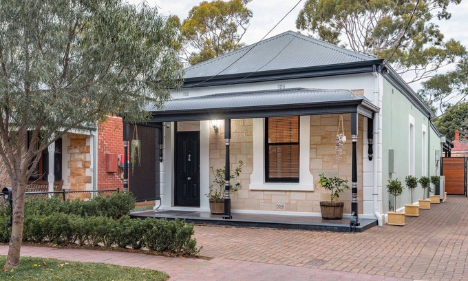 Keswick Cottage | 1880’s cottage home near Showgrounds