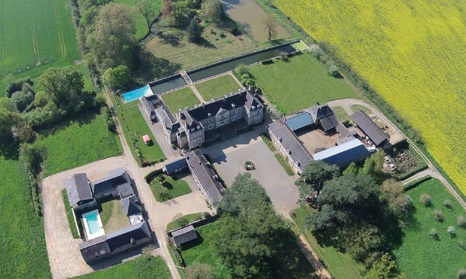 Longuefuye House | 18th-century estate in the pure Anjou tradition, heated swimming pool