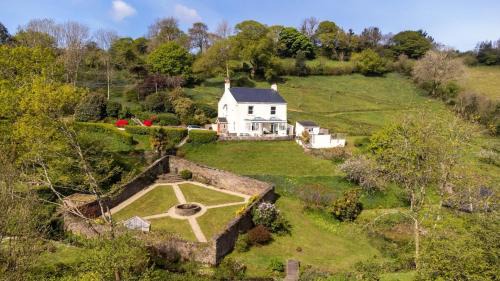 Totnes House | 18th-century Farmhouse With Countryside Views