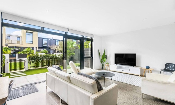 Hobsonville House | 19 Nevill Road, Hobsonville, Auckland 0618