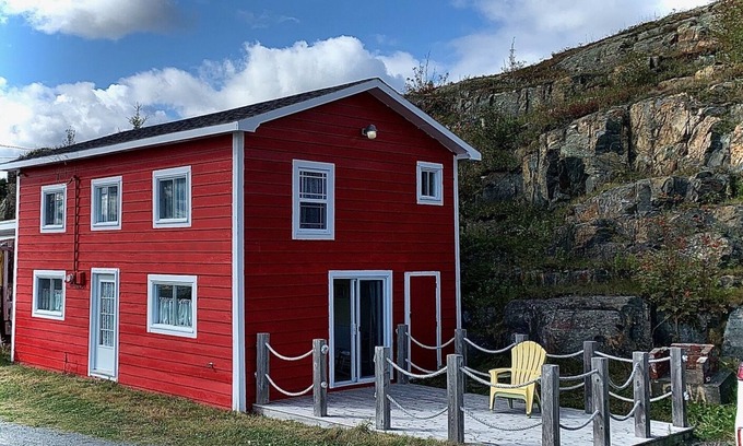 Port de Grave House | 1919 Fishermans Cottage Oceanfront Bay Roberts - Lost Together