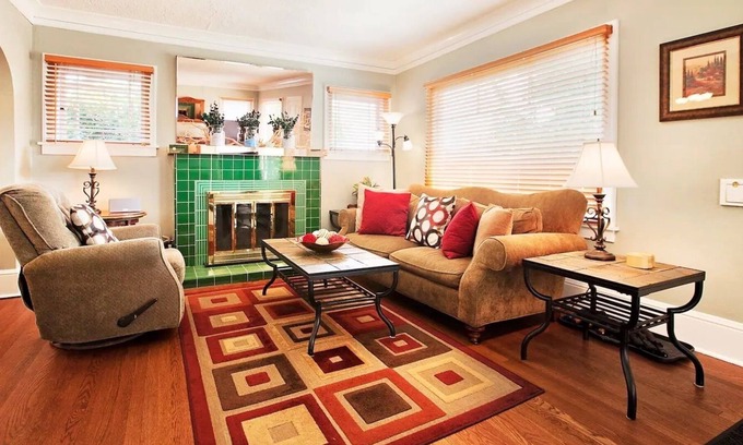 King House | 1925 Craftsman, Centrally Located, Hot Tub, Family and Kid-Friendly, Large Groups/Gatherings
