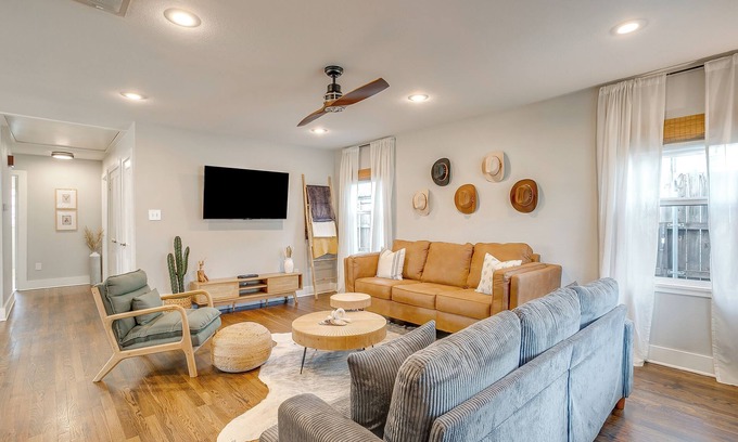 Arlington Heights House | 1940s Western Bungalow