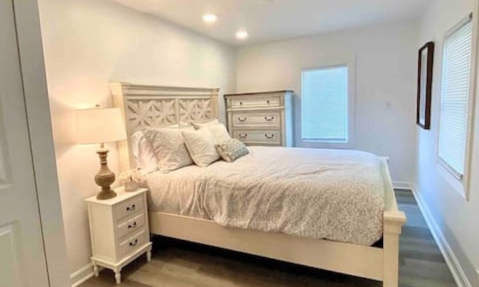 South Burlington House | 1954 upper unit · Warm & Welcoming 5-bedroom Home, South Burlington