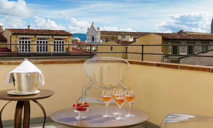 Santa Croce Apartment | 19th Century Luxury - A Stone's Throw from Uffizi