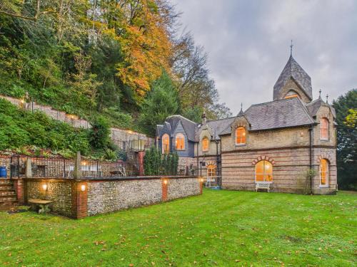 Lewes Apartment | 19th Century Manor with Hot Tub