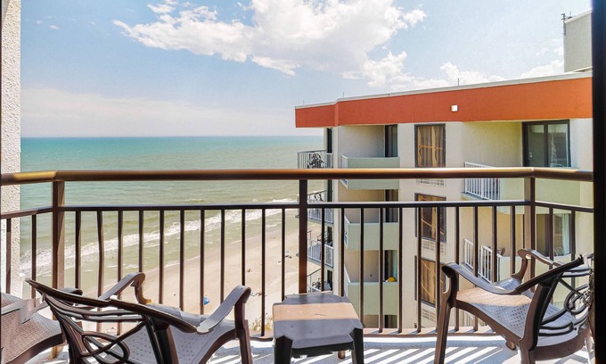 Myrtle Beach Apartment | 19th-floor oceanfront studio with AC, WiFi, pool & hot tub - snowbird-friendly