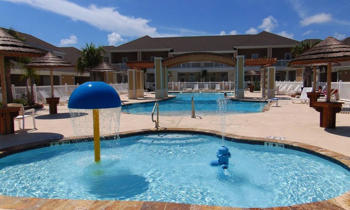 Corpus Christi House | 1b/1b for 6 max4adults! Heated pools! Steps from the BEACH! Netflix! Playground!