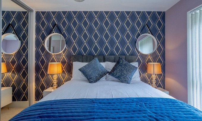 Hemel Hempstead Apartment | 1BED | 1BATH * Great Views* Free WI-FI * Parking