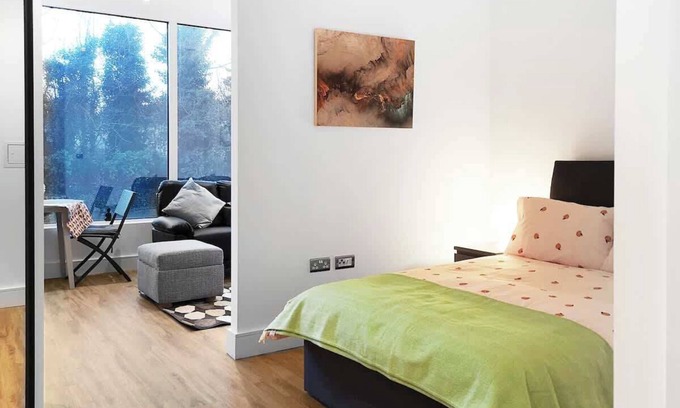 Hanger Hill Apartment | 1Bed Flat-Gym & Open Workspace