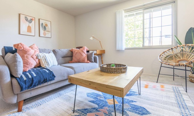 East Side Costa Mesa Apartment | 1BR Apartment in Costa Mesa