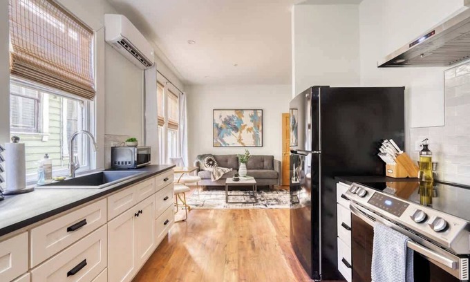 Uptown Apartment | 1BR Boutique Flat Prime NW Location