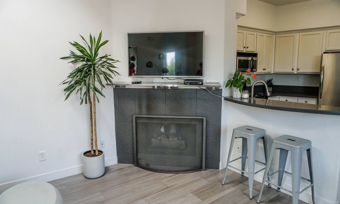 La Jolla Condo | 1BR Cozy La Jolla Condo, in a boutique building in the heart of Bird Rock