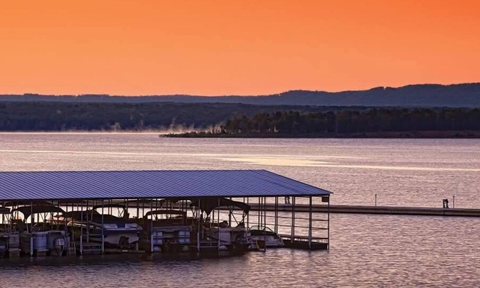 Fairfield Bay Condo | 1br Deluxe Condo Lake Escape, Mountains, & Sports